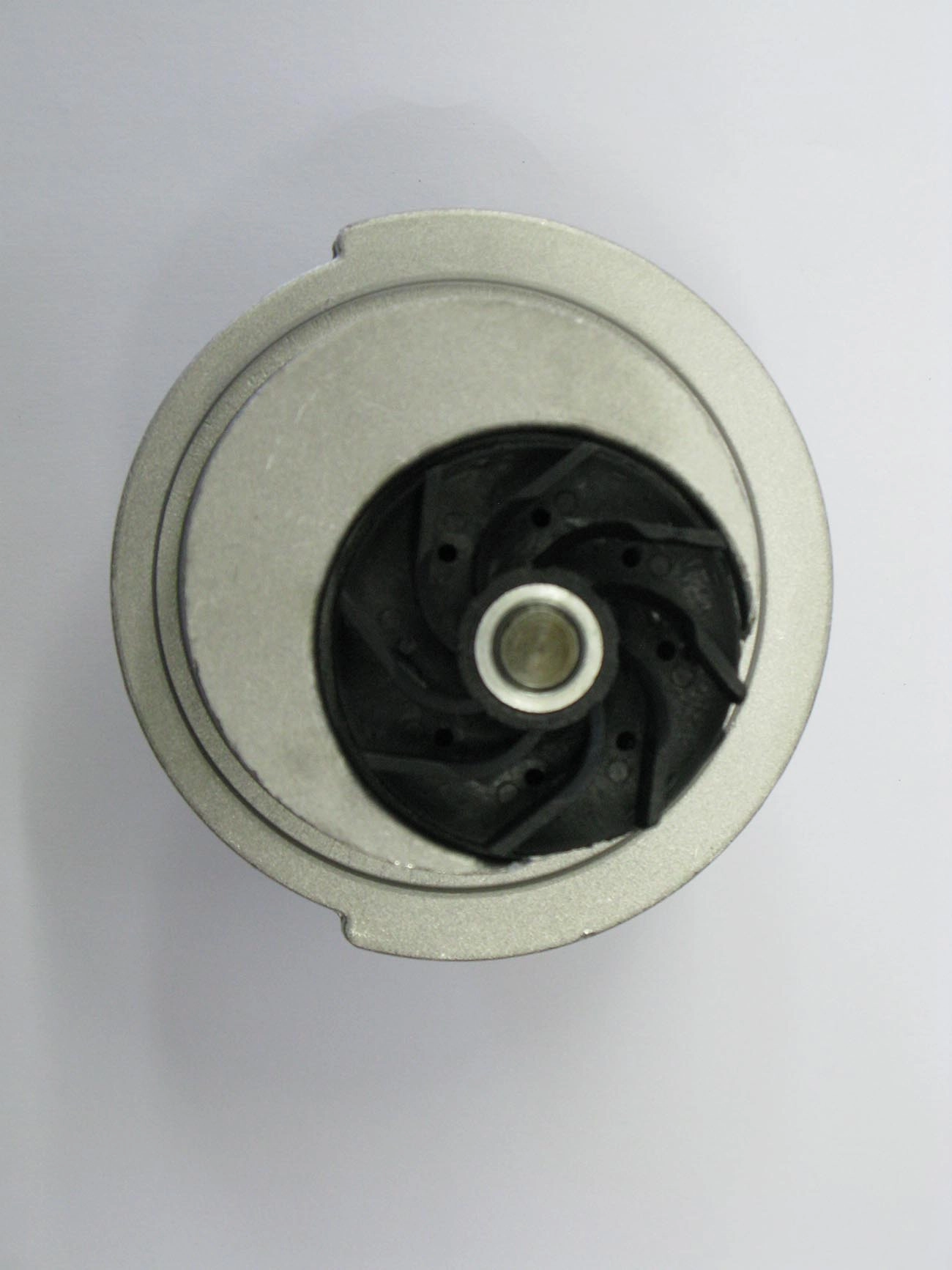 BOMBA ÁGUA LINHA LEVE GM NOVO CORSA 1.0 VHC 8V 02/ CELTA 1.0/1.4 ONIX 22/ SPIN 1.8 19/