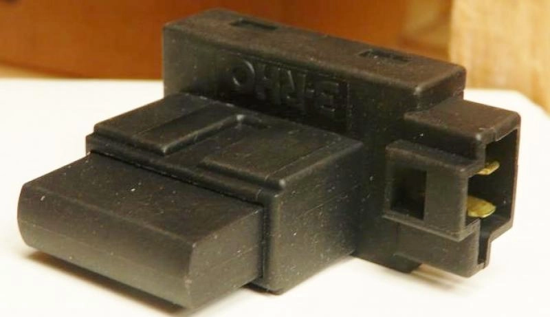 INTERRUPTOR DE FREIO - GM CORSA/VECTRA 2006/ - S-10 96/2000 - S-10 2.8