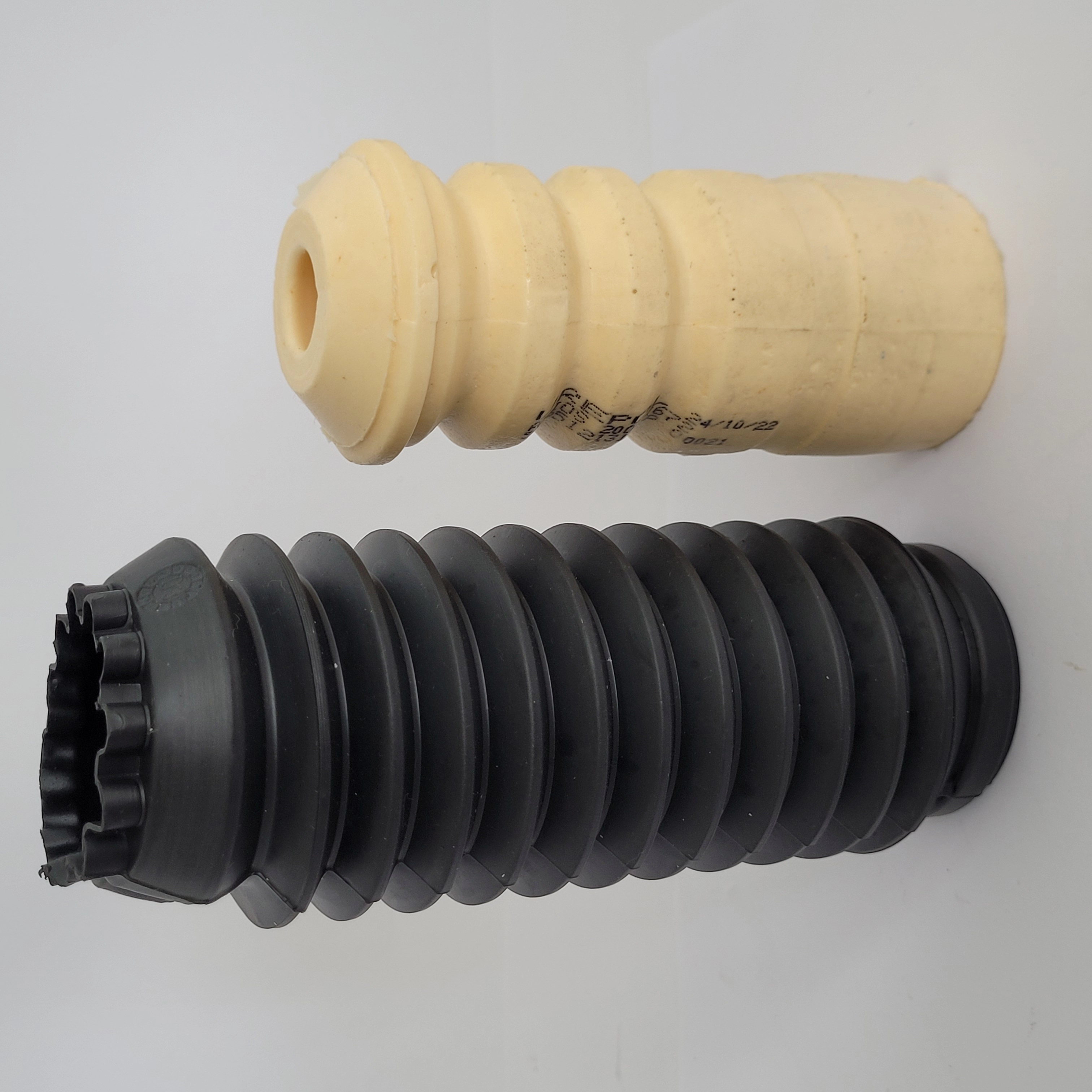 KIT AMORTECEDOR TRASEIRO VW GOL/PARATI 95/98 - SANTANA 96/06 - QUANTUM 85/96 - BATENTE E COIFA