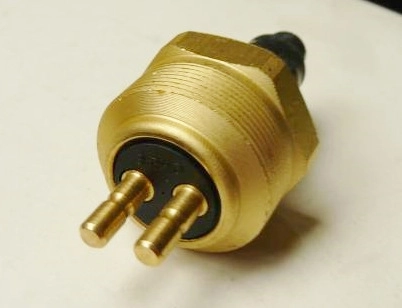 INTERRUPTOR DE FREIO - MB 1313/1513/2213 - FREIO DE MAO A AR