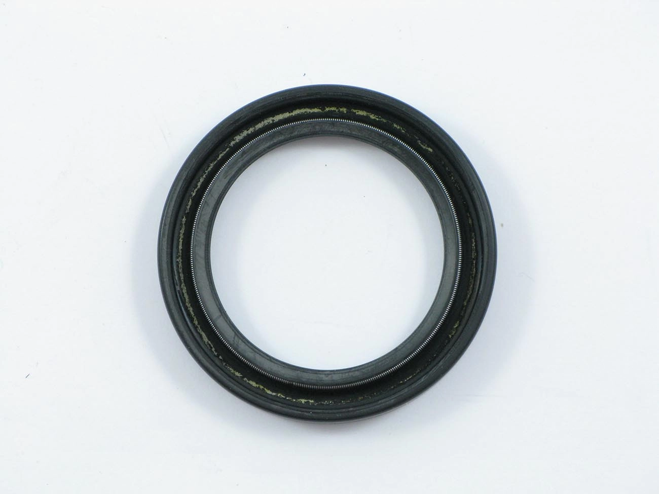 RETENTOR EIXO PILOTO FORD CARGO 814/815 - VW 7.100/7.110/8.140/8.15 - TROLLER - 40X55X8MM