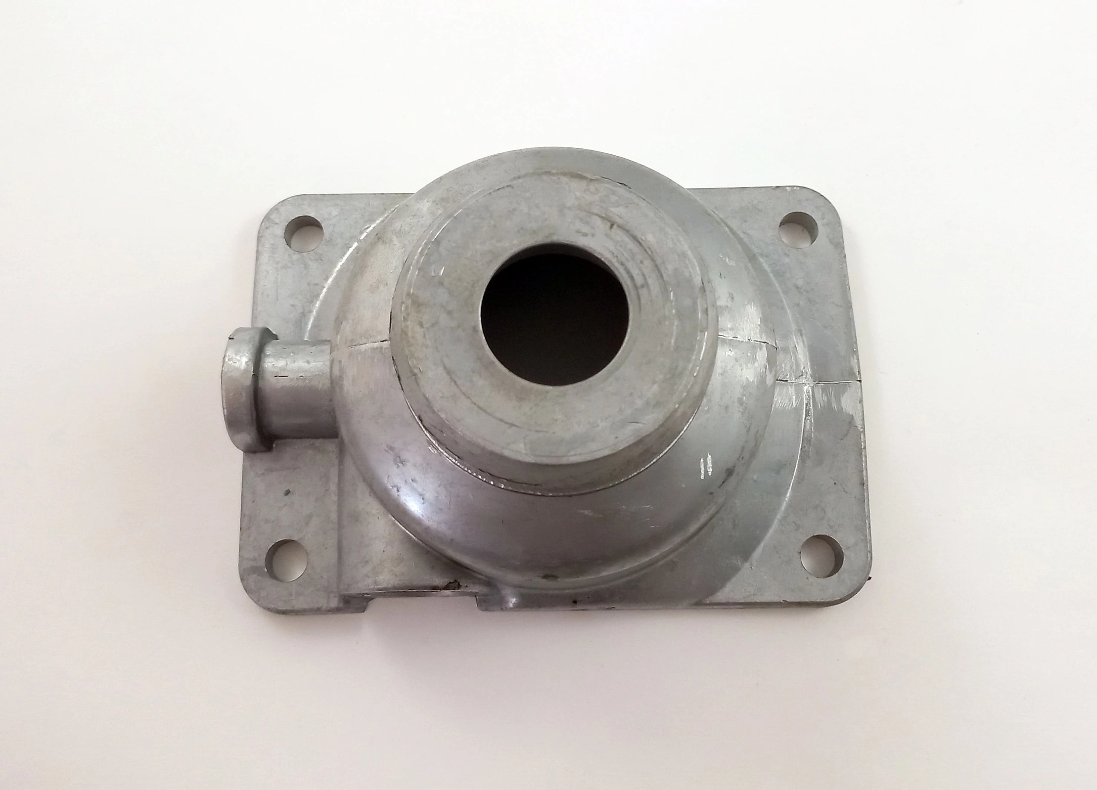 TAMPA DA ALAVANCA DE CAMBIO FORD F-600/700/11000/21000 - GM D-60/70 - TORRE