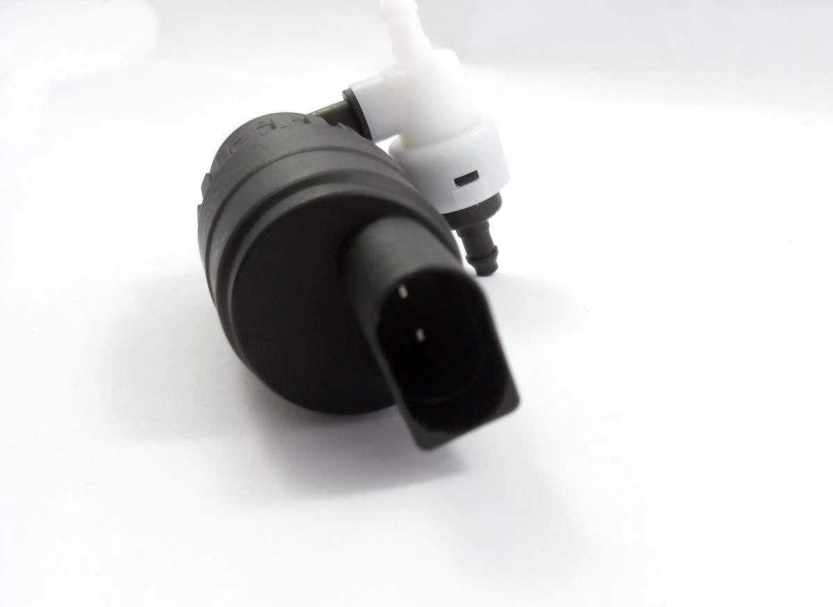 BOMBA ELÉTRICA PARABRISA - GM COBALT/CRUZE/ONIX/SPIN - VW NIVUS/POLO/T-CROSS - 12V - 2 SAÍDAS