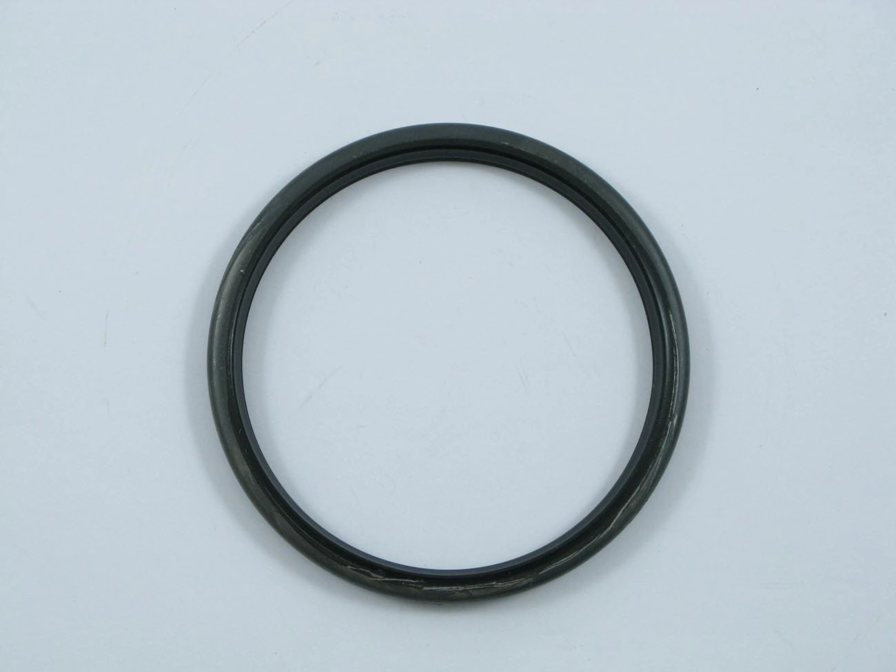 RETENTOR CUBO RODA DIANTEIRO 85,70X99,00X6,50X9,00MM DIANTEIRA GM S-10/BLAZER 1995/2011 4X2 85,70X99X6,50X9MM