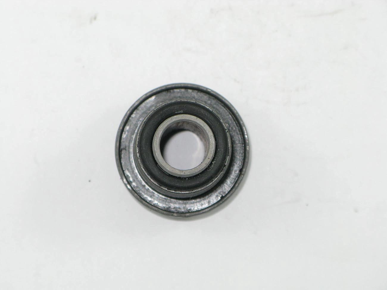 BUCHA TRASEIRA BANDEJA LADO RODA FIAT UNO/PREMIO/ELBA /88 1.5R - UNO CSL 91/93 - SUSPENSÃO TRASEIRA