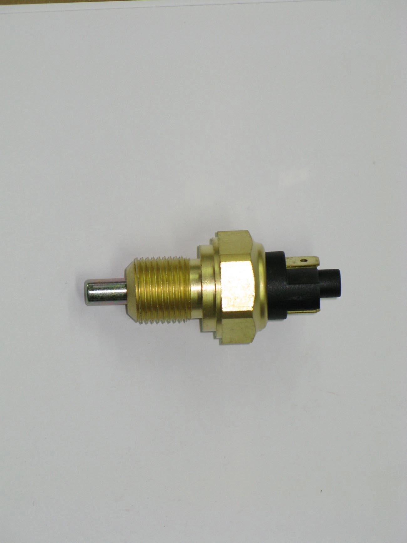 INTERRUPTOR DE LUZ DE RE - TOYOTA BANDEIRANTE - /93
