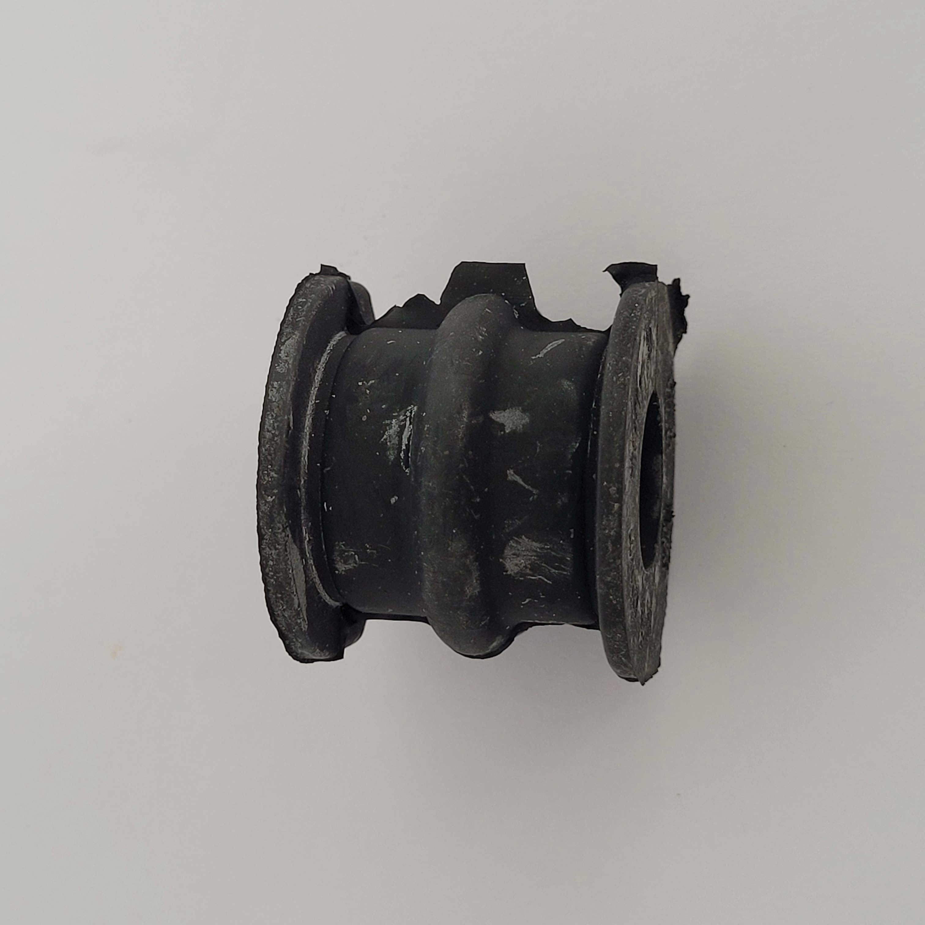 BUCHA DO ESTABILIZADOR DIANTEIRO NISSAN KICHS 16/ - MARCH/VERSA 12/ - FURO 20 MM