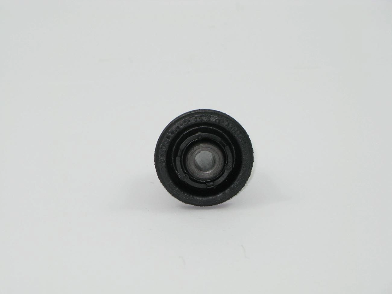 BUCHA FERRO BANDEJA SUSPENSÃO DIANTEIRA VW QUANTUM 88/02 SANTANA 90/06 FORD ROYALE 92/96 VERSAILLES 91/96