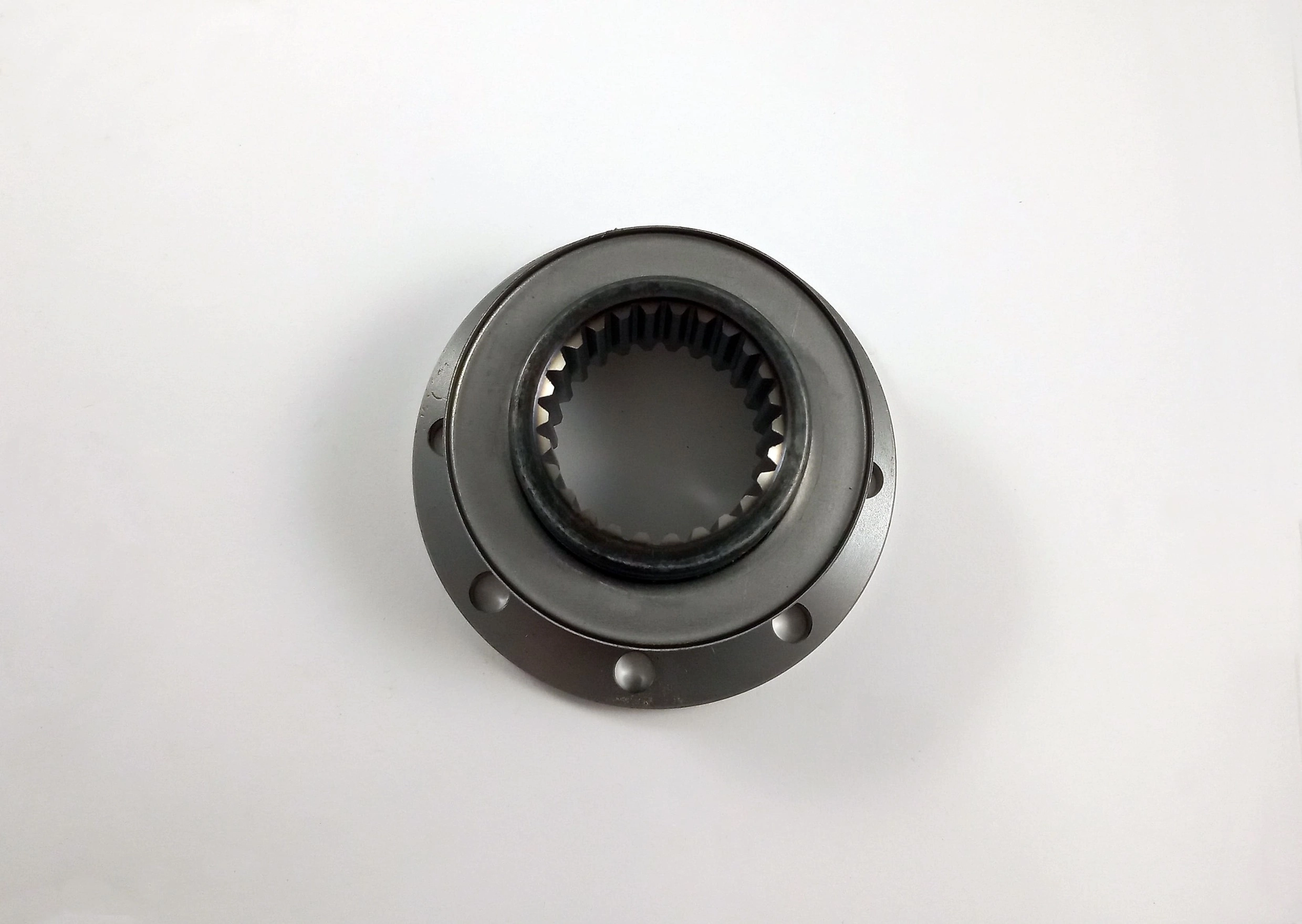 FLANGE ACOPLAMENTO DO PINHAO MB 1113/1313/1513/2013 - 8 FUROS 26 ESTRIAS