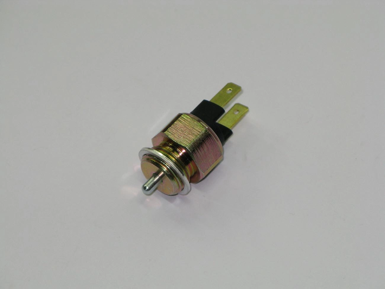 INTERRUPTOR LUZ RÉ RE VW GOL/VOYAGE/PARATI/SAVEIRO/PASSAT/SANTANA /96 5 MARCHAS