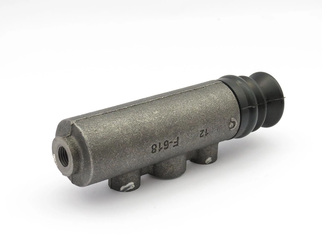 CILINDRO MESTRE EMBREAGEM 28.57MM VOLVO B-10M 86/ B-12 92/ B-58 79/ N/NL-10/12