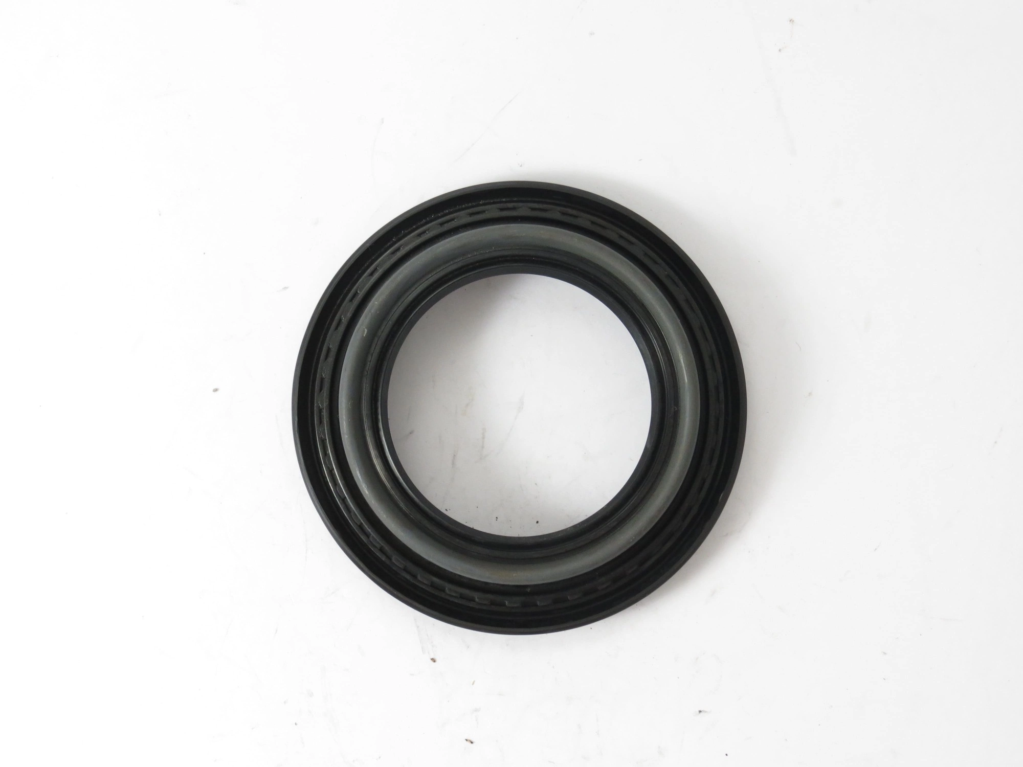RETENTOR EXTERNO CUBO DE RODA DIANTEIRA GM NOVA S-10/BLAZER 12/ 4X2/4X4 - 53X69X88,20X11X18,90MM