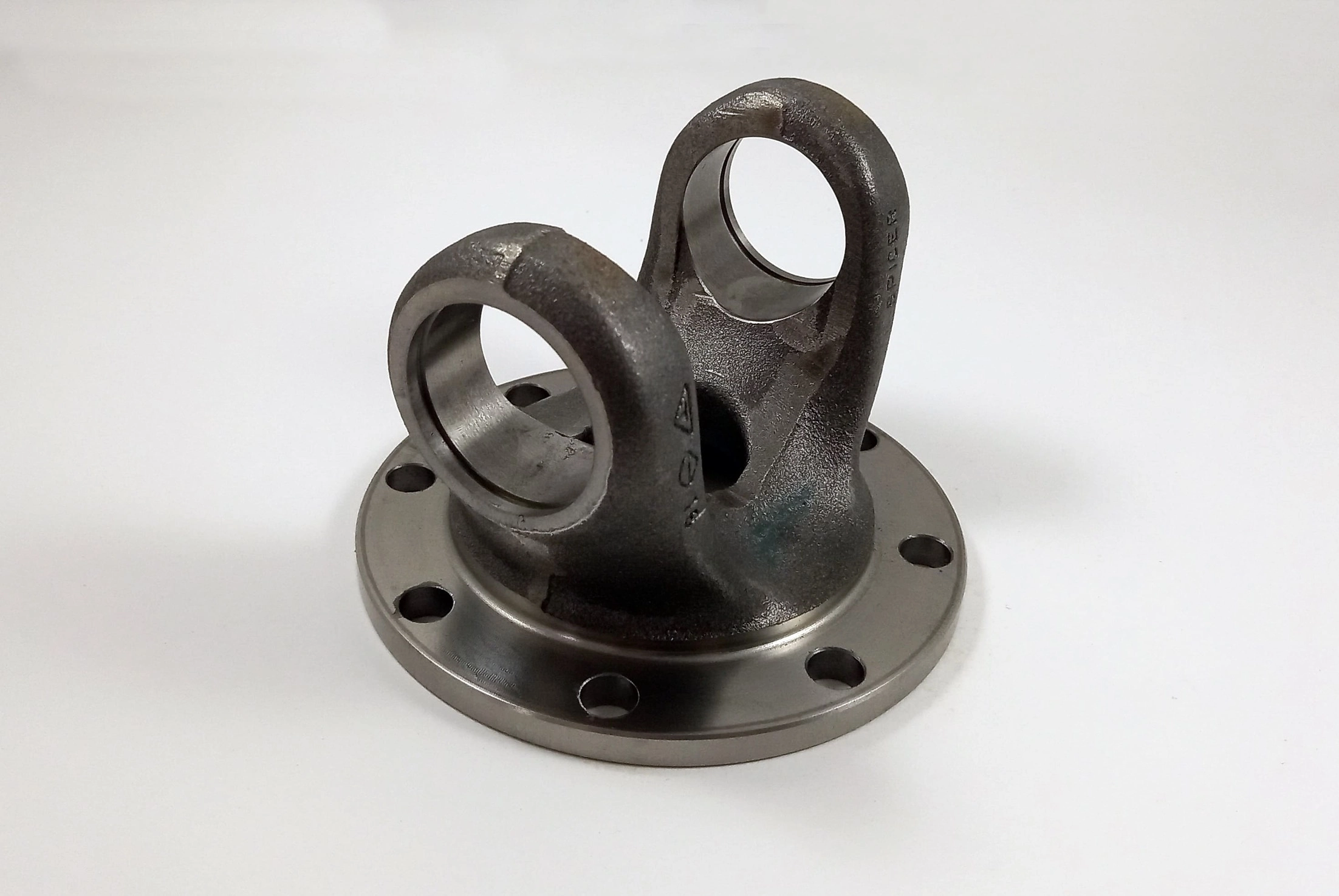 FLANGE DO CARDAN COM ORELHAS 8 FUROS MB 1519/1520/2219/2220 - PARA CRUZETA 5-12100XS/NUJ12100