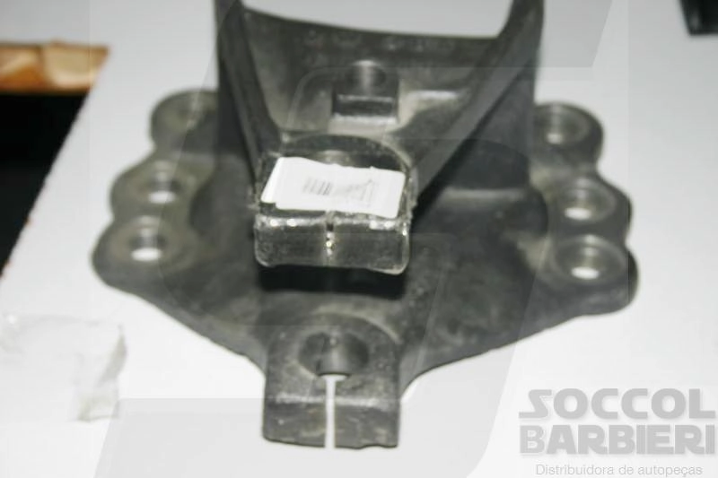 SUPORTE MOLA FORD CARGO 90/ - VW 14.220/16.220/24.220 - TRASEIRO - PARTE DIANT. ESQ.