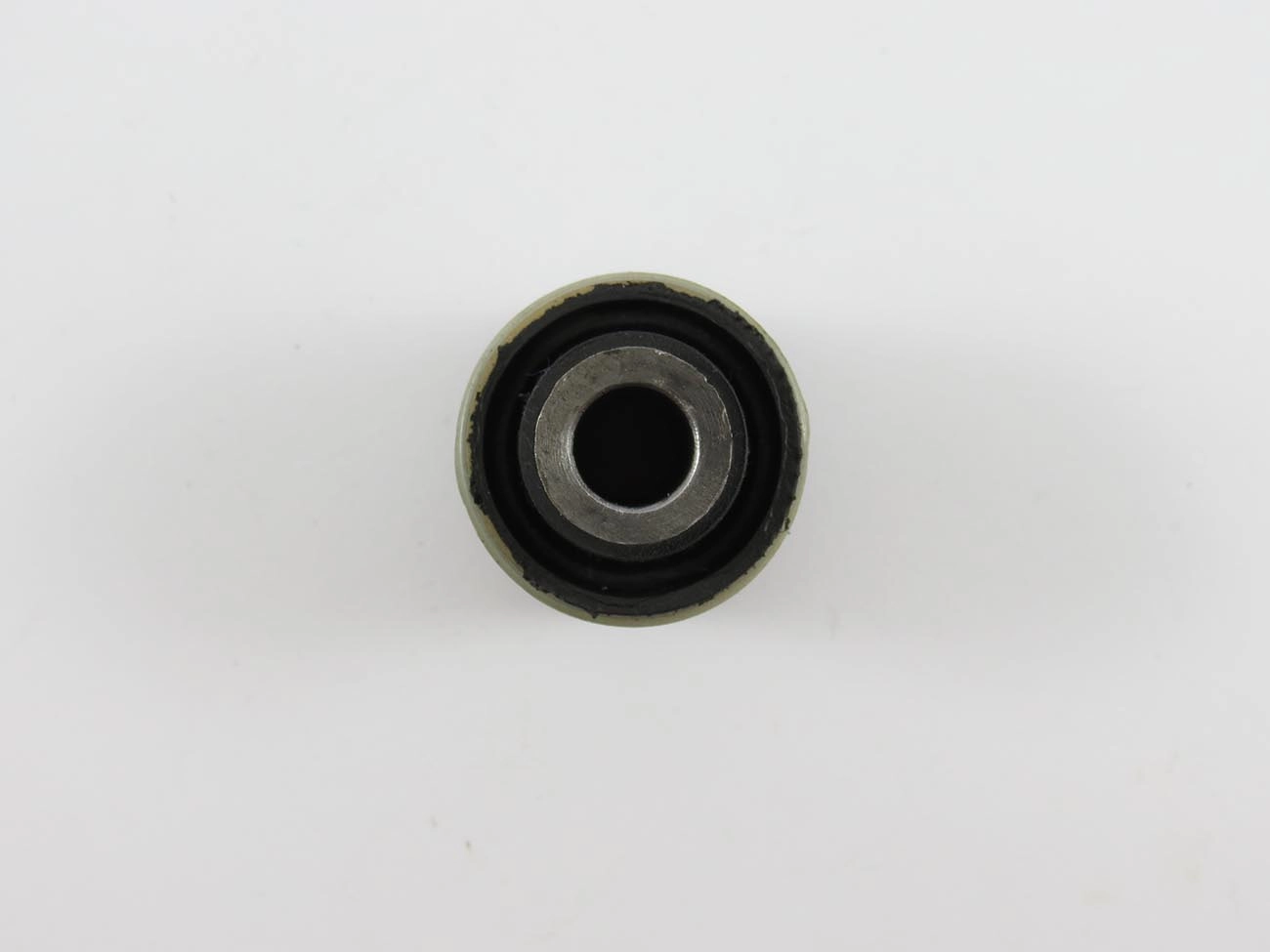 BUCHA DIANTEIRA BANDEJA DIANTEIRA FORD FIESTA/COURIER 96/ - EXCETO NOVO FIESTA