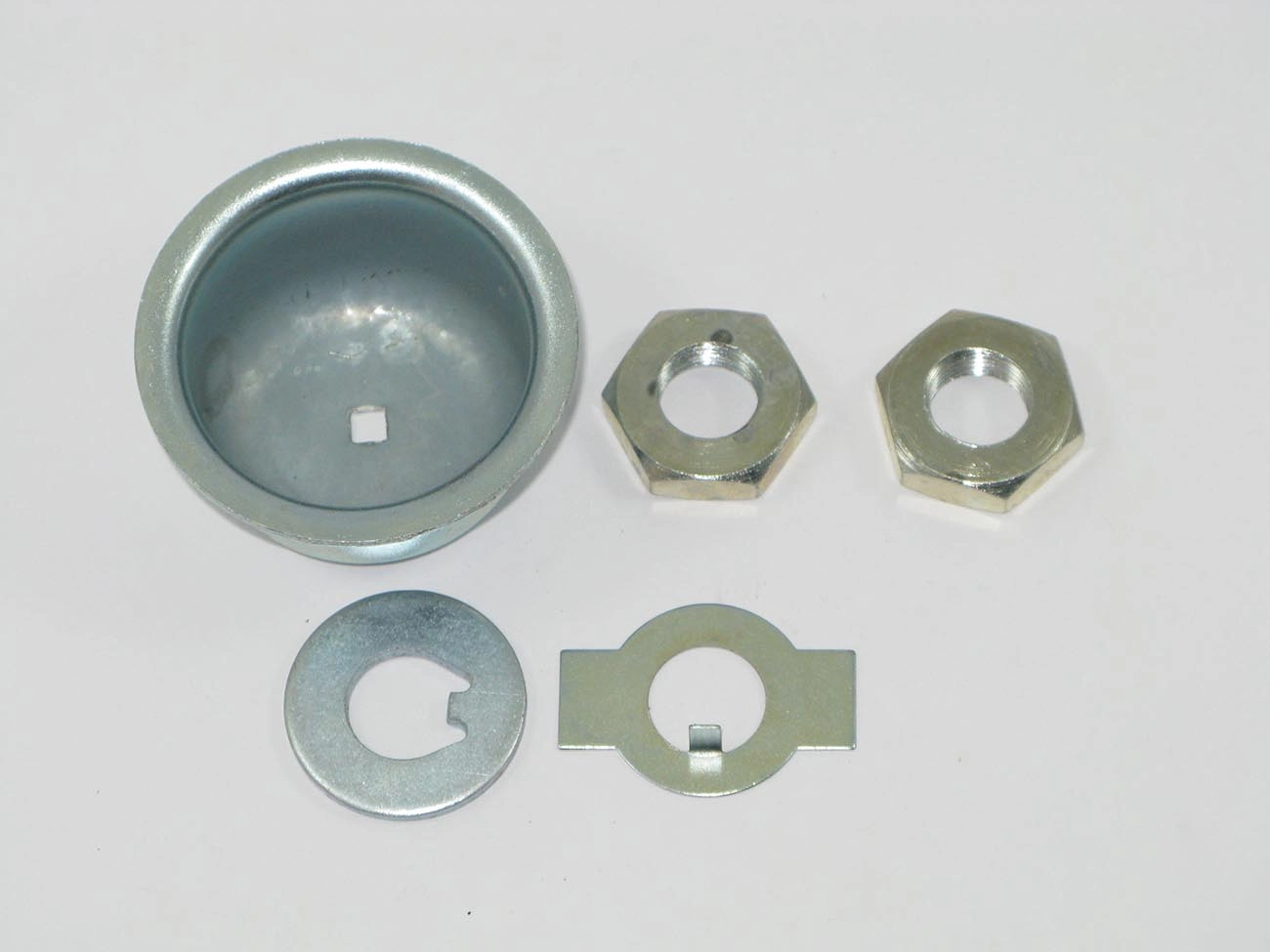 KIT CALOTA RODA DIANTEIRA ESQUERDA COM FURO VW FUSCA 74/79 ESQUERDO