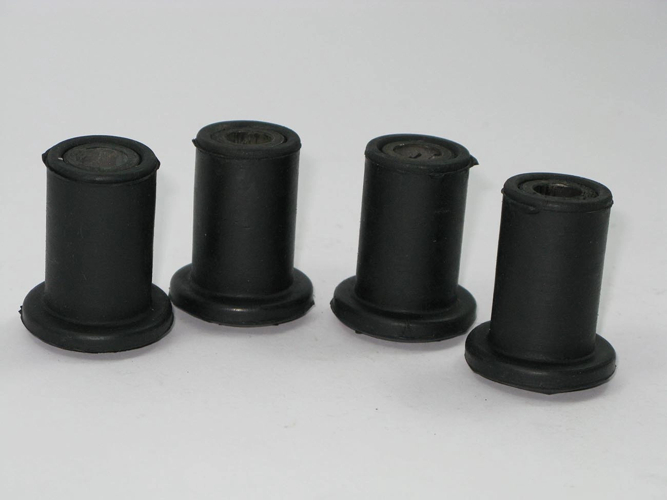 KIT BUCHAS JUMELO MOLA TRASEIRA FORD COURIER 1998/2013 4 PECAS