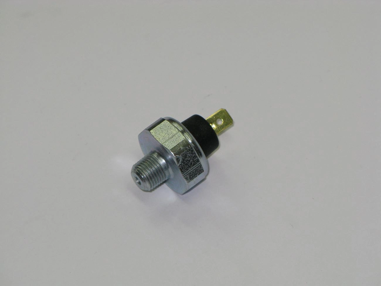 INTERRUPTOR DE OLEO WILLYS F-75/JEEP/RURAL/AERO - 6 CIL