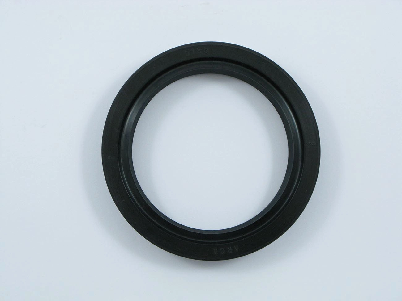 RETENTOR CUBO RODA TRASEIRO EXTERNO MASSEY FERGUSON 69,80X92,00X14,20MM TRASEIRA MF 50/250 69,80X92X14,20MM