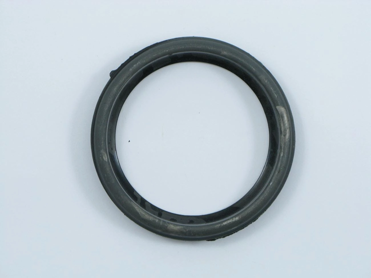 RETENTOR CUBO RODA TRASEIRA EXTERNO PORCA FORD F-750/7000/13000/19000/22000 TIMKÃO