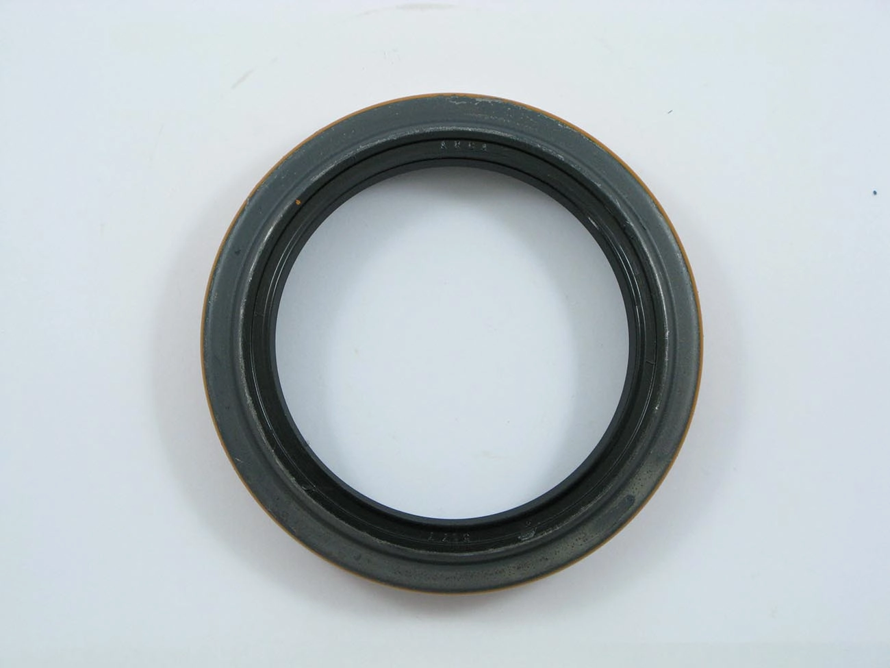RETENTOR RODA DIANTEIRA VW 12.140/12.170/12.180/13.150/13.170/13.180