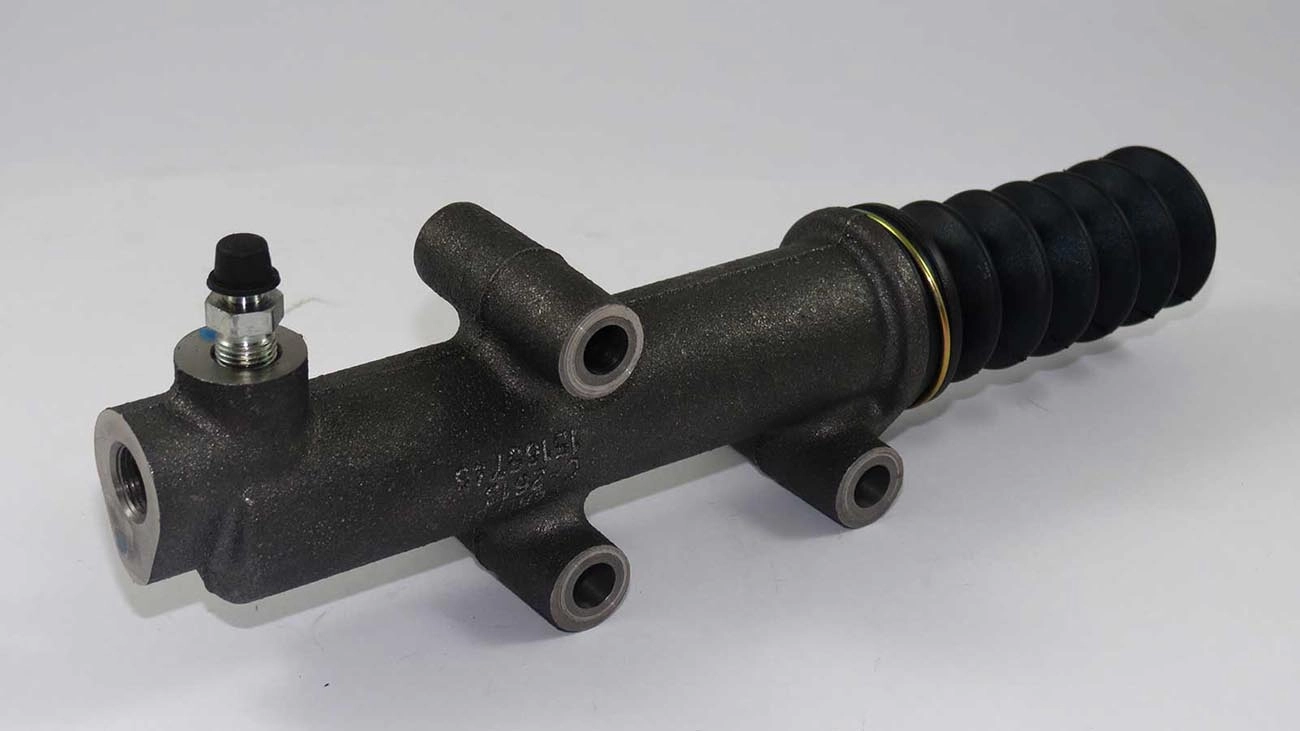 CILINDRO AUXILIAR/ESCRAVO EMBREAGEM FIXAÇÃO SEM ROSCA VW 7.100/8.100/8.140 /00 12140H 89/98 FORD CARGO