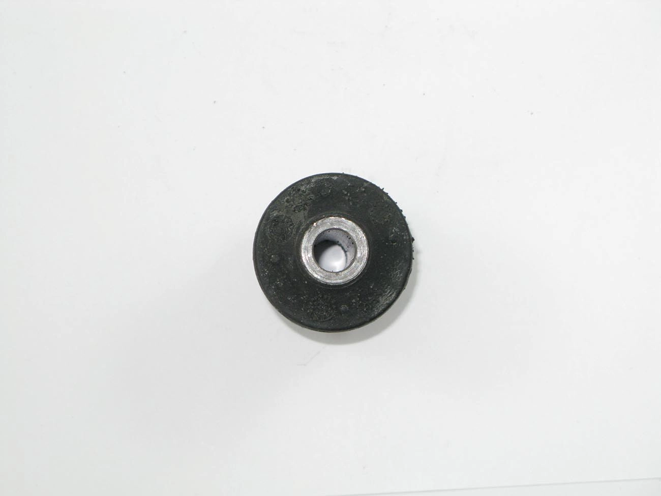 BUCHA INFERIOR AMORTECEDOR TRASEIRO VW GOL/VOYAGE/PARATI/SAVEIRO 1985/1997