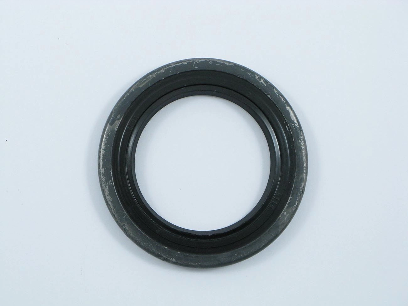 RETENTOR CUBO RODA DIANTEIRO 57,30X84,00X8,00MM DIANTEIRA VW 6.80/6.90/7.90/7.110/7.100/8.140 57,30X84X8MM