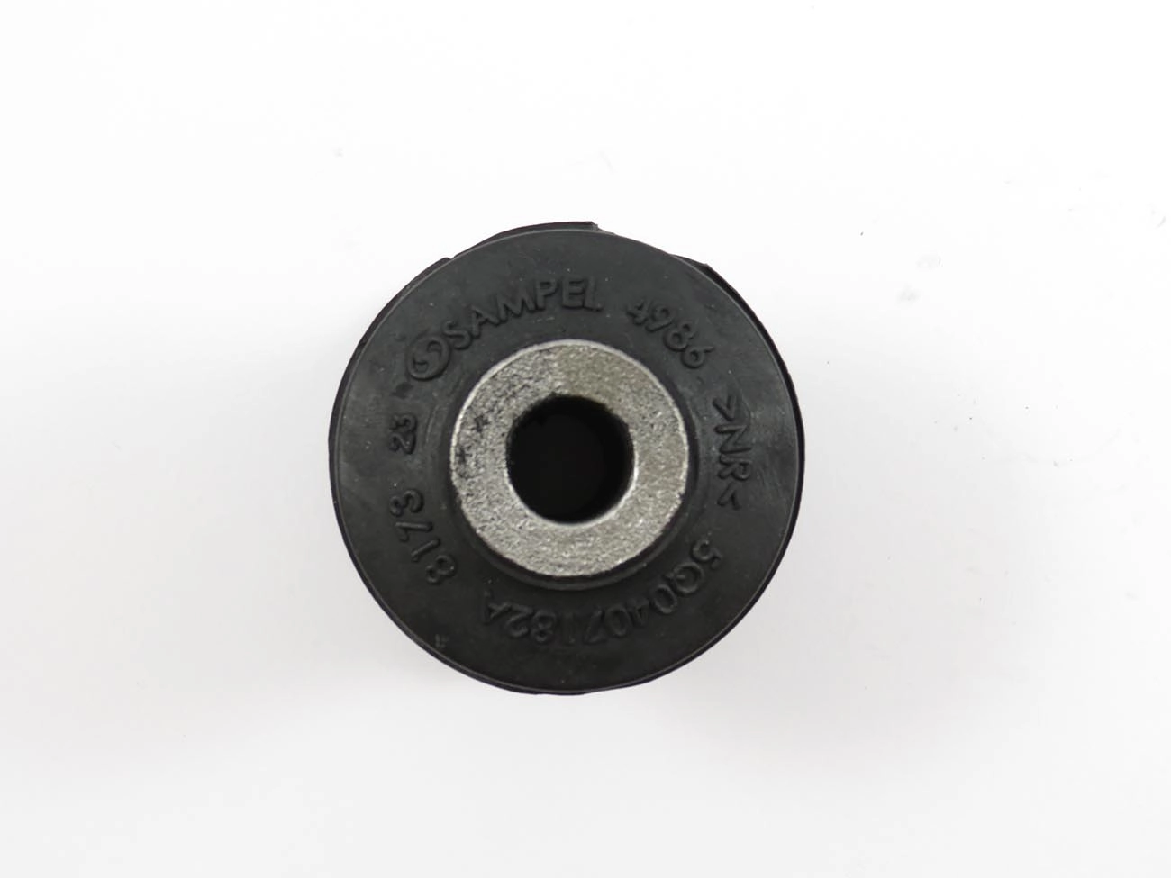 BUCHA DIANTEIRA BANDEJA SUSPENSÃO VW JETTA/PASSAT 06/ GOLF 14/ FUSCA 13/ AUDI A3 08/ TIGUAN