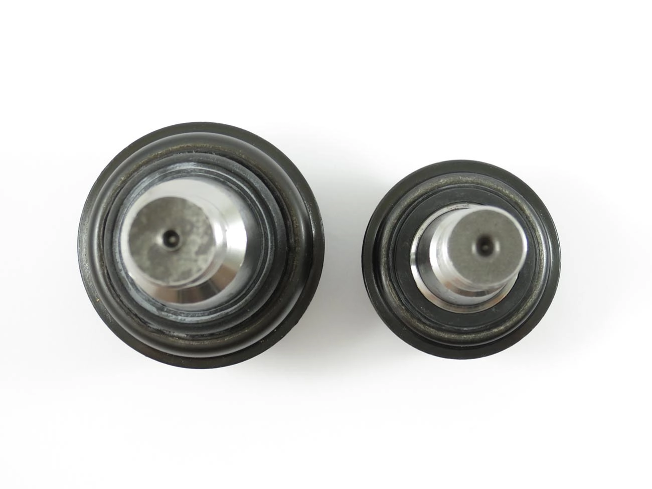 KIT PIVÔ SUSPENSÃO INFERIOR/SUPERIOR PARA UM LADO PIVO SUSPENSAO AGRALE VOLARE 4X4 ESCOLARBUS 13/22