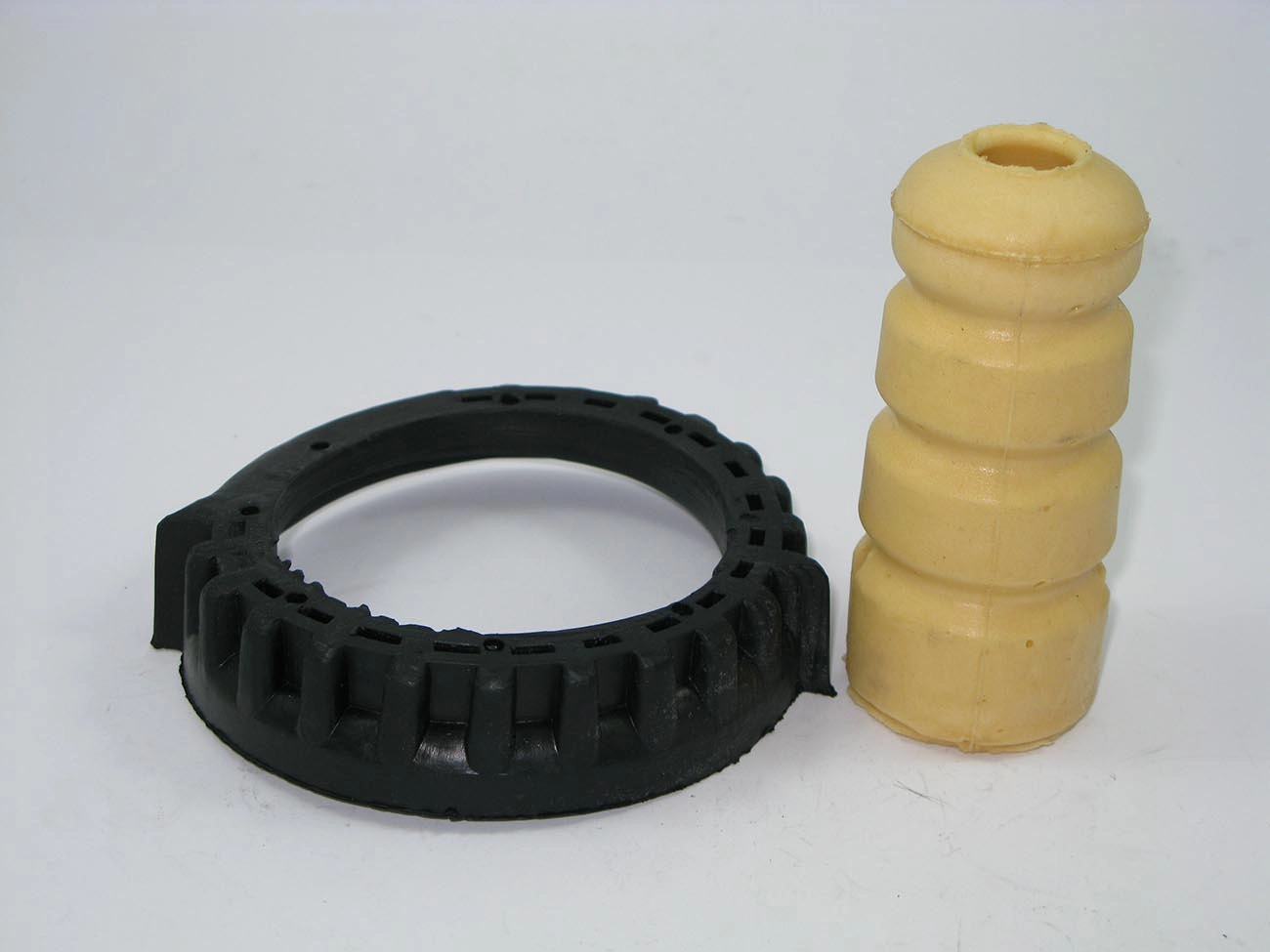 KIT BATENTE AMORTECEDOR/CALÇO MOLA SUSPENSÃO TRASEIRA PARA UM LADO TRASEIRO GM VECTRA 96/