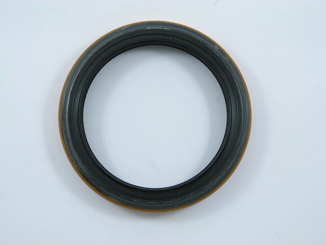 RETENTOR RODA DIANTEIRA FORD CARGO 11/12 TONELADAS F-14000/22000