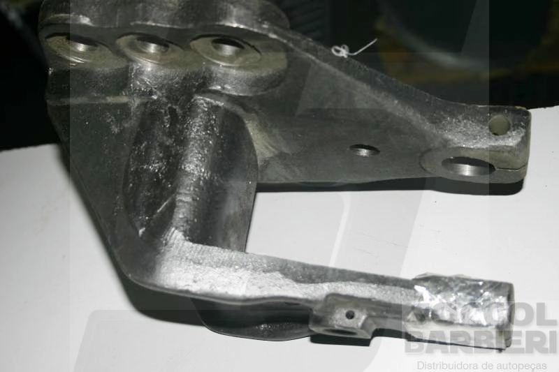 SUPORTE MOLA FORD CARGO /89 - VW 16.170/16.220/24.250 - TRASEIRO - PARTE DIANT. ESQ.