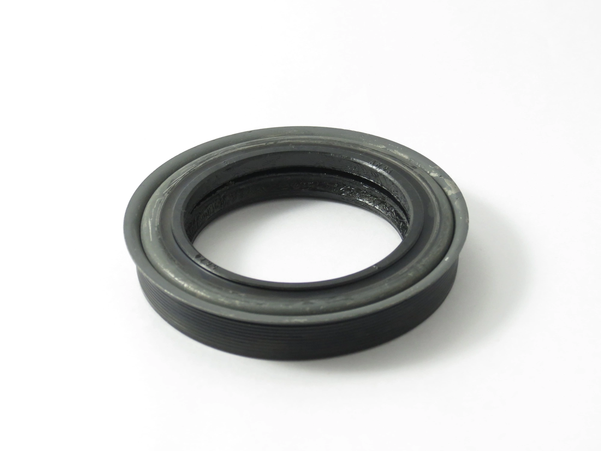 RETENTOR EIXO ENTALHADO/SAÍDA CAIXA CÂMBIO 57,20X82,60X87,00X14,00MM EATON VW 6.90/7.90/11.130/13.130/14.140/15.160 57,20X82X87X14MMM