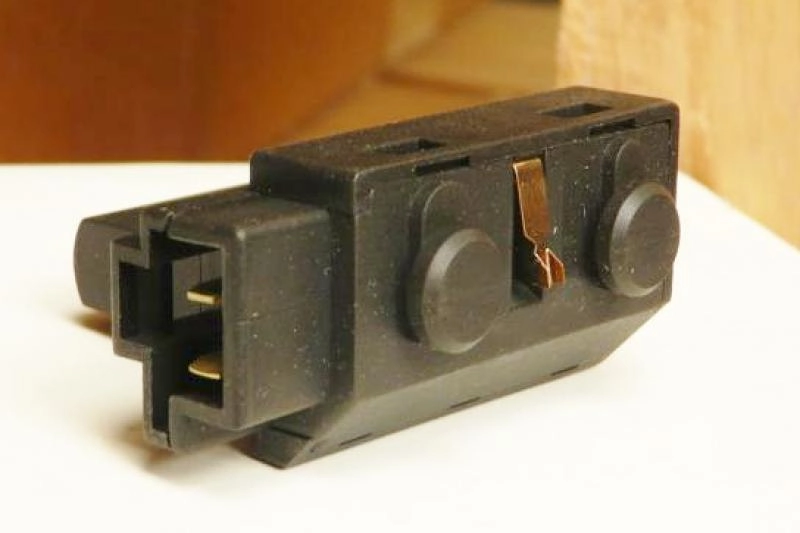 INTERRUPTOR DE FREIO - GM CORSA/VECTRA 2006/ - S-10 96/2000 - S-10 2.8