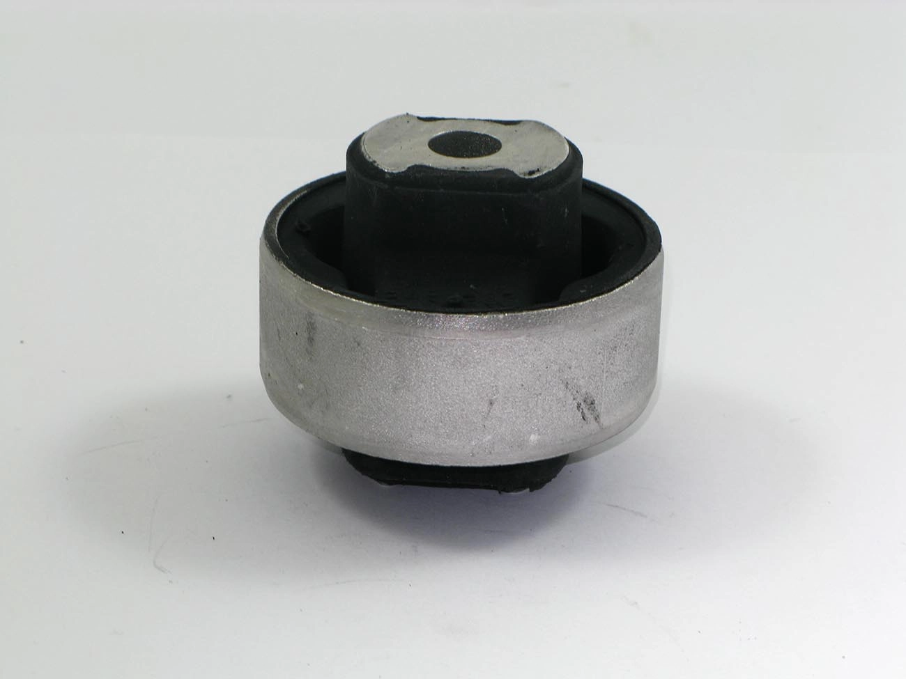 BUCHA TRASEIRA BANDEJA DIANTEIRA FIAT PUNTO/LINEA 2008/