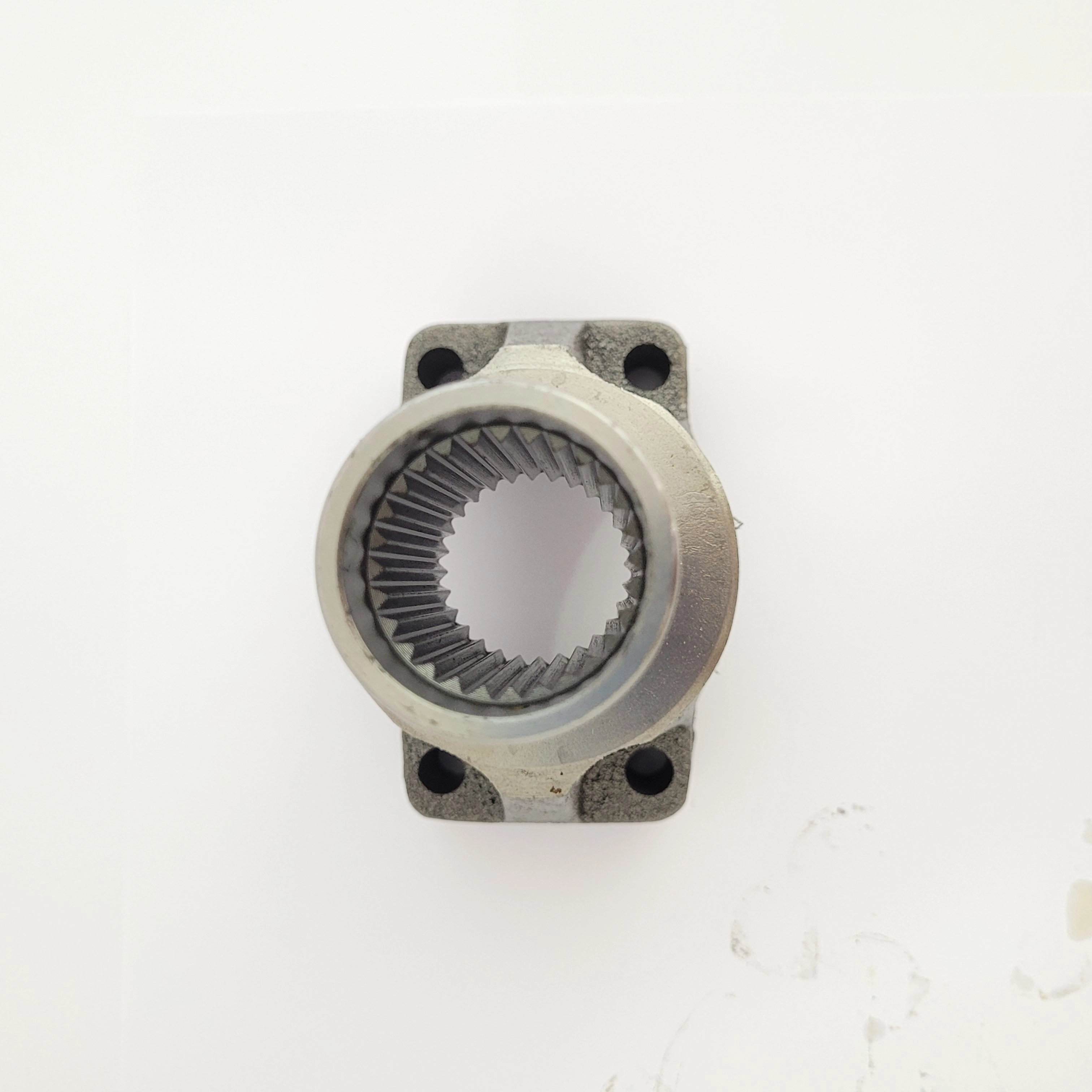 GARFO/FLANGE/TERMINAL DO CÂMBIO ENTALHADO GM A-10/D-10 - 28 ESTRIAS