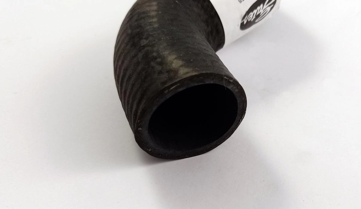 MANGUEIRA BOMBA D'ÁGUA AO TUBO ADMISSÃO GM MONZA/KADETT 82/ A DAGUA