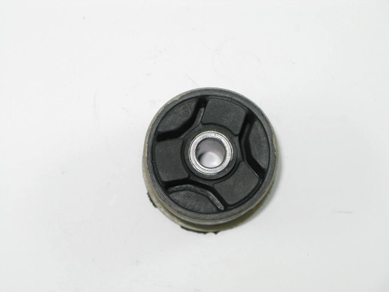 BUCHA EIXO TRASEIRO GM MONZA/KADETT/IPANEMA 91/ VECTRA/ASTRA /96