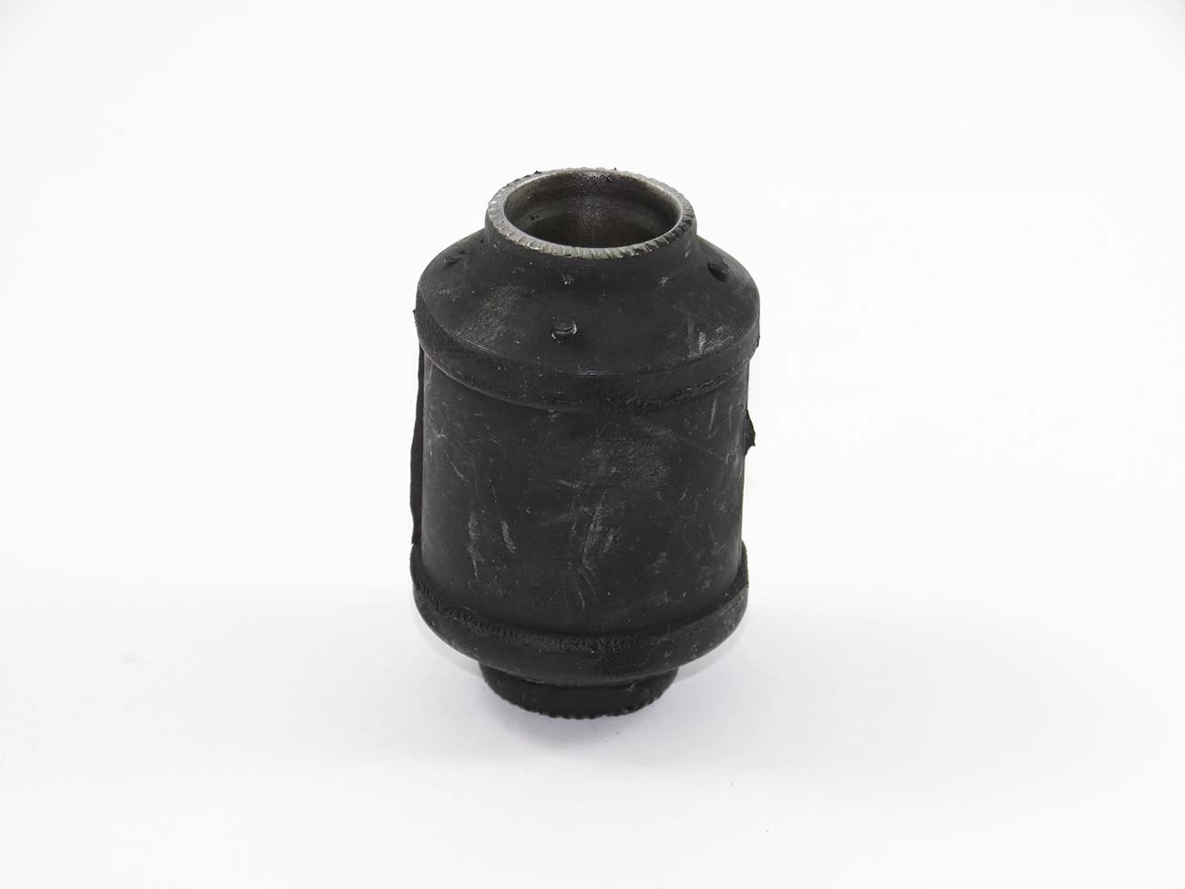 BUCHA BANDEJA INFERIOR SUSPENSÃO DIANTEIRA MENOR MITSUBISHI L-200 2003/2007 SUSPENSAO