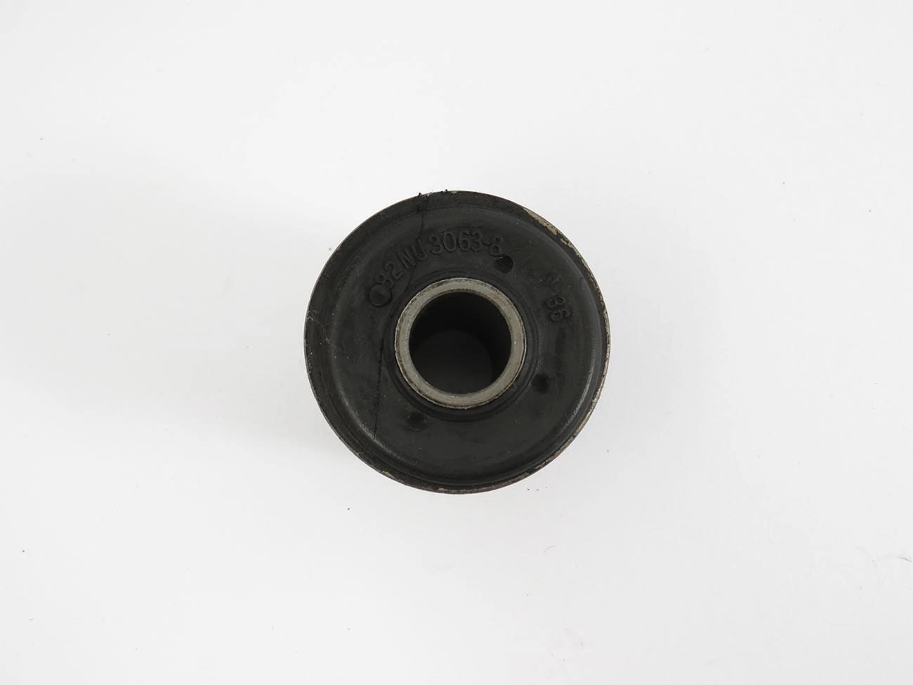 BUCHA BANDEJA INFERIOR DIANTEIRA FORD CORCEL II/BELINA II/DEL REY/PAMPA 82/84 - FURO 14,15MM