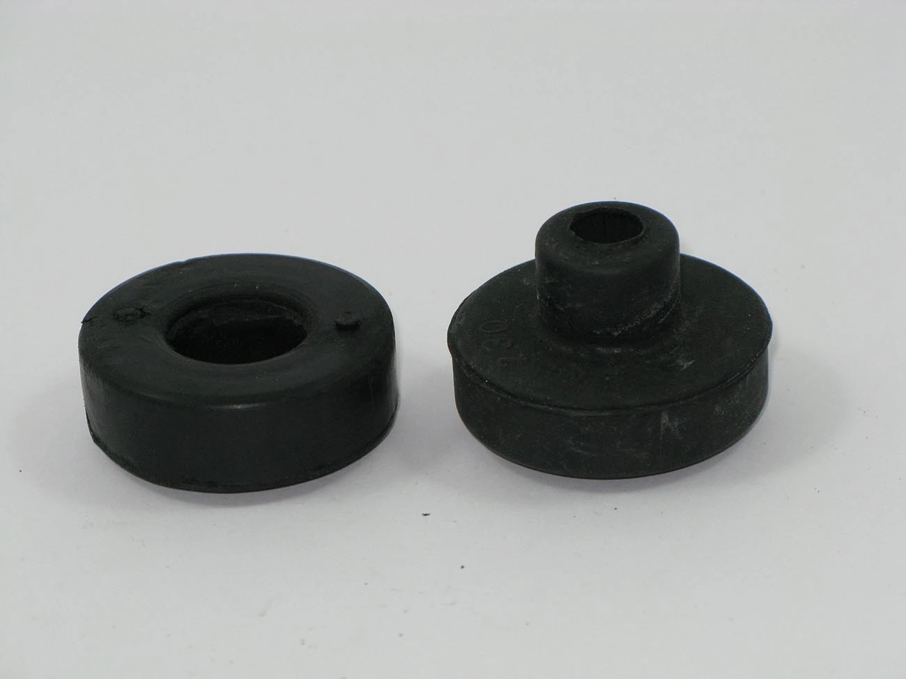 KIT BUCHAS AMORTECEDOR DIANTEIRO SUPERIOR TRASEIRO OU INFERIOR BUCHA FORD CORCEL/ESCORT