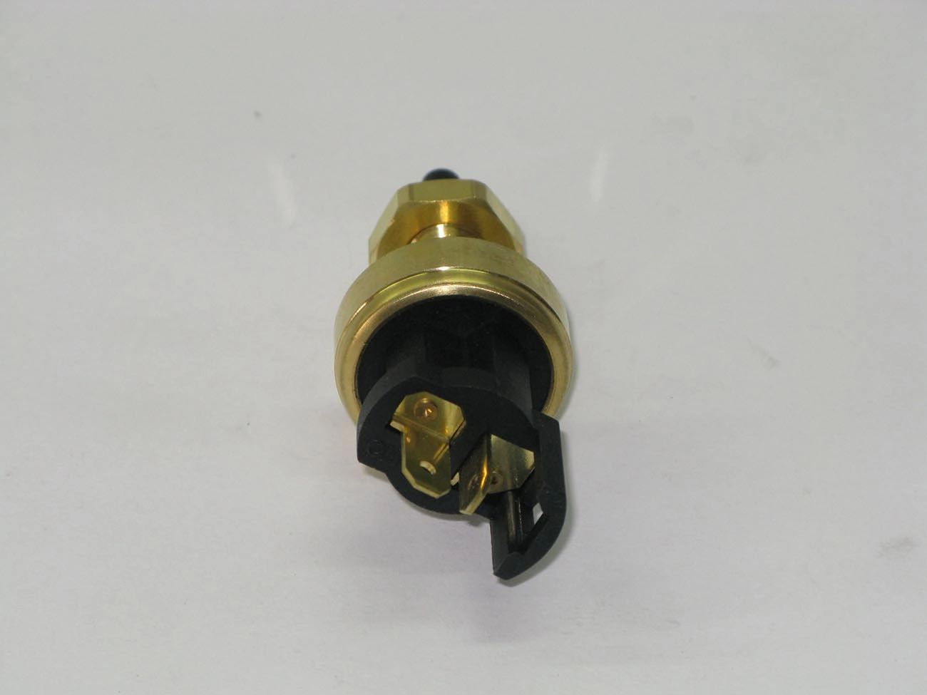 INTERRUPTOR DE FREIO - MITSUBISHI L-200/PAJERO/ECLIPSE/GALANT/LANCER/MONTEIRO