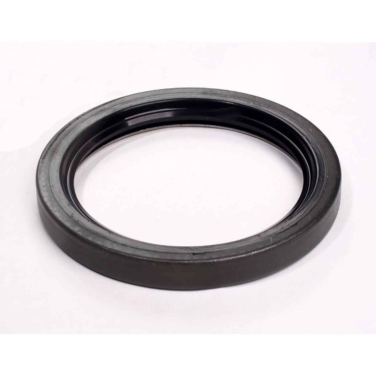 RETENTOR CUBO RODA DIANTEIRO 89,00X114,30X12,70MM DIANTEIRA VW 11.130/11.140/12.140/13.130/14.140/14.210/22.140 89X114,30X12,70MM