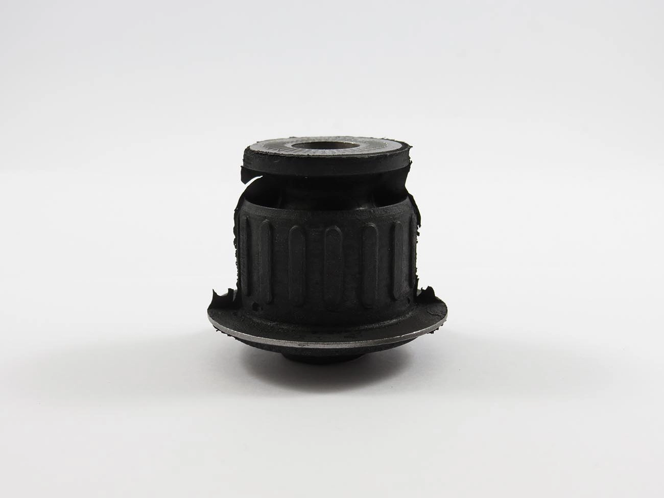 BUCHA DIANTEIRA QUADRO DO MOTOR VW SANTANA/QUANTUM 1984/1995 - FURO 10MM