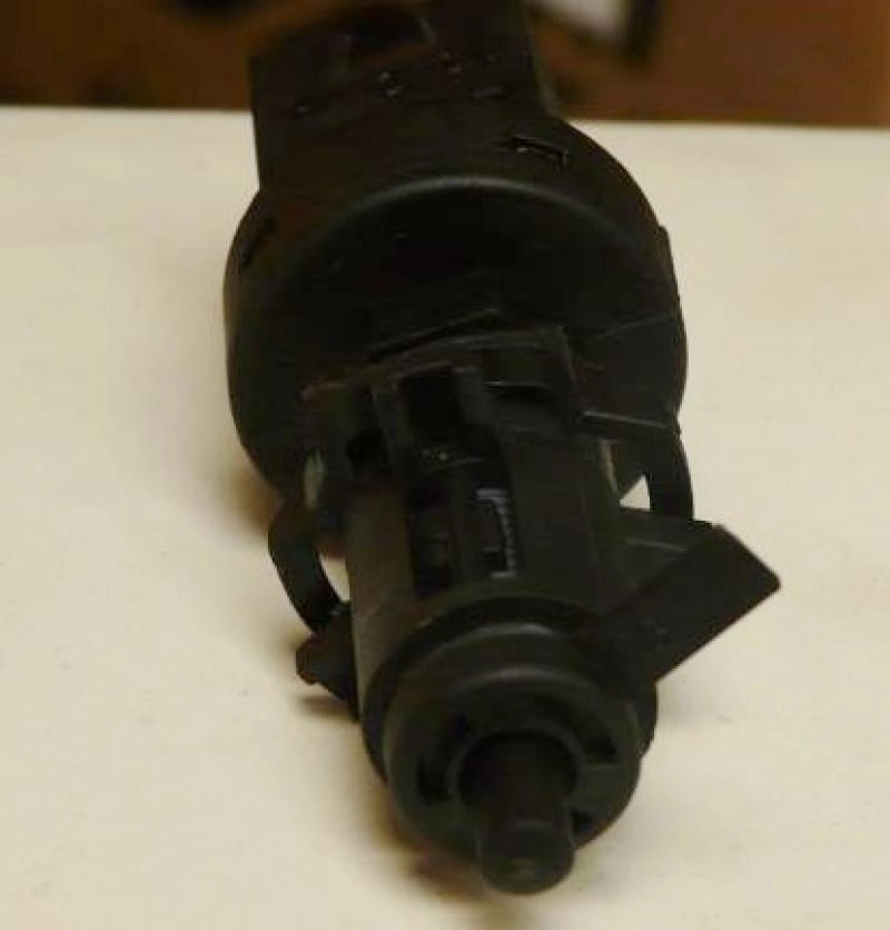 INTERRUPTOR LUZ FREIO FIAT PALIO/UNO/TIPO/MAREA/TEMPRA 3 TERMINAIS