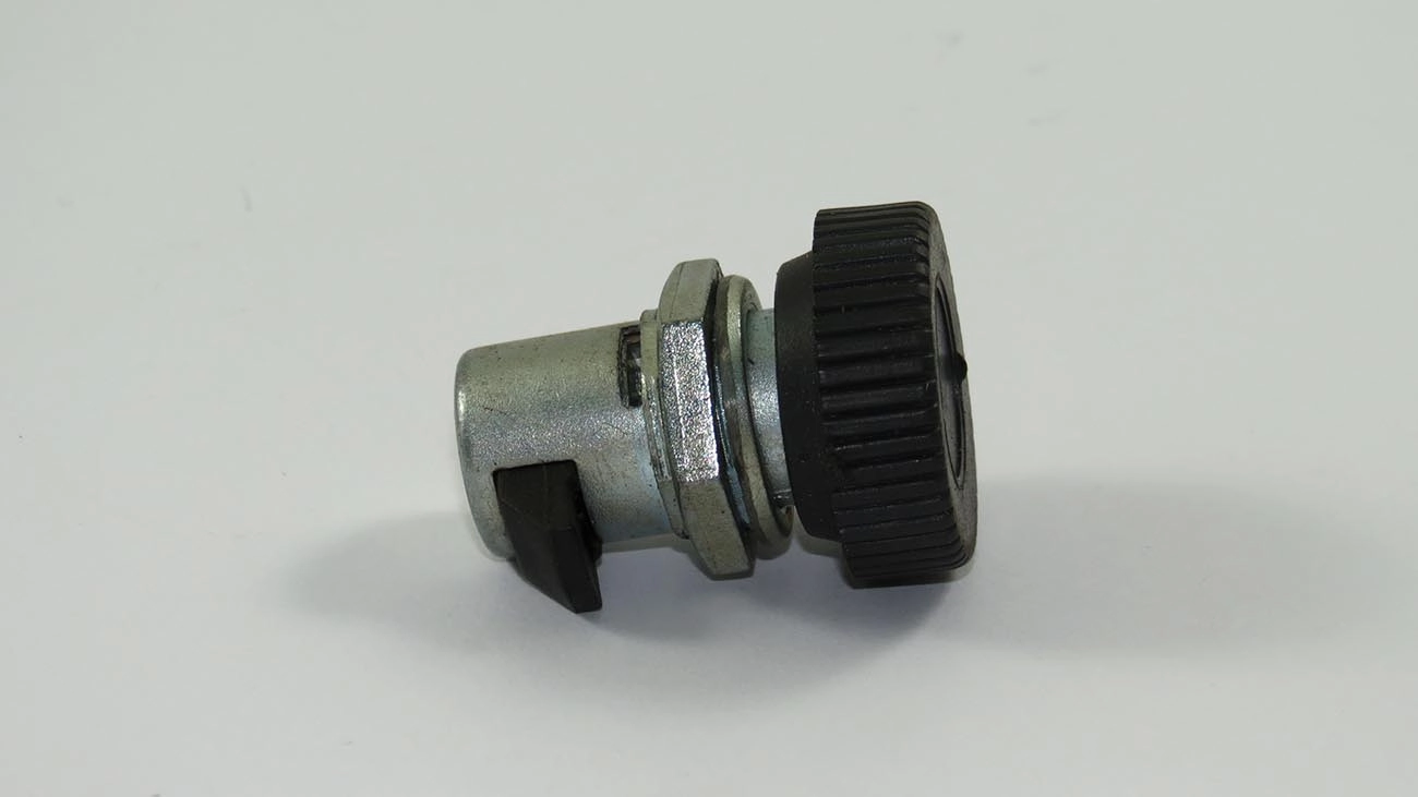 FECHADURA PORTA LUVAS MB CAMINHOES 81/88 - S/CHAVE