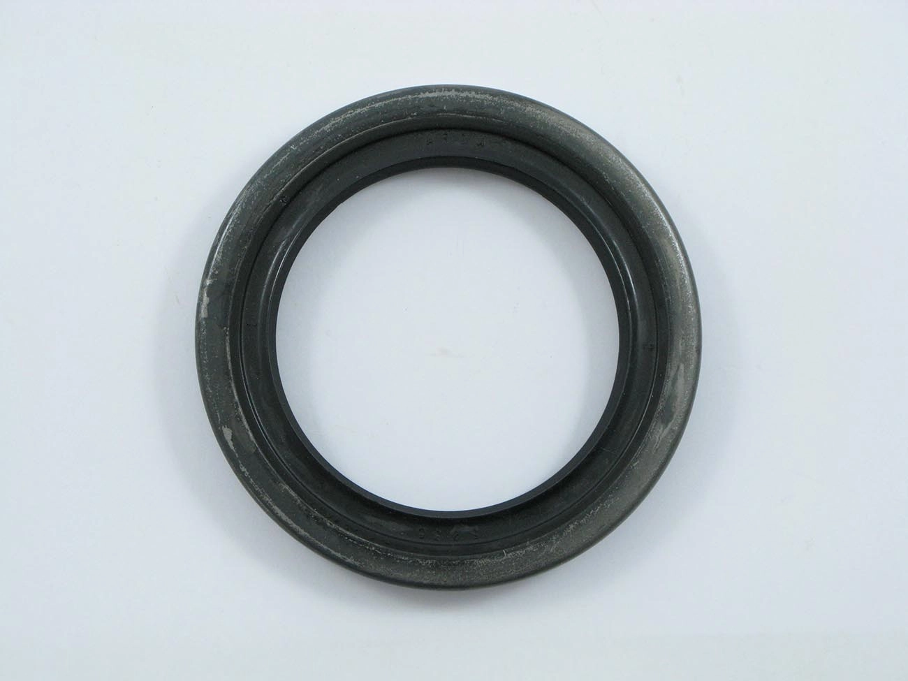 RETENTOR CUBO RODA TRASEIRO 69,90X98,50X12,70MM TRASEIRA FORD F-350 /1977