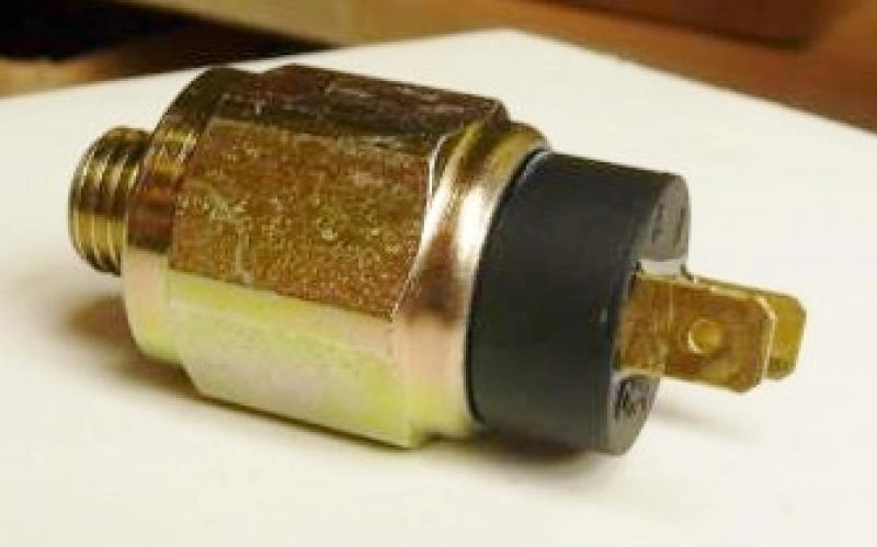 INTERRUPTOR LUZ FREIO FORD CARGO 814/815/1417/1421/2425/2426/3222