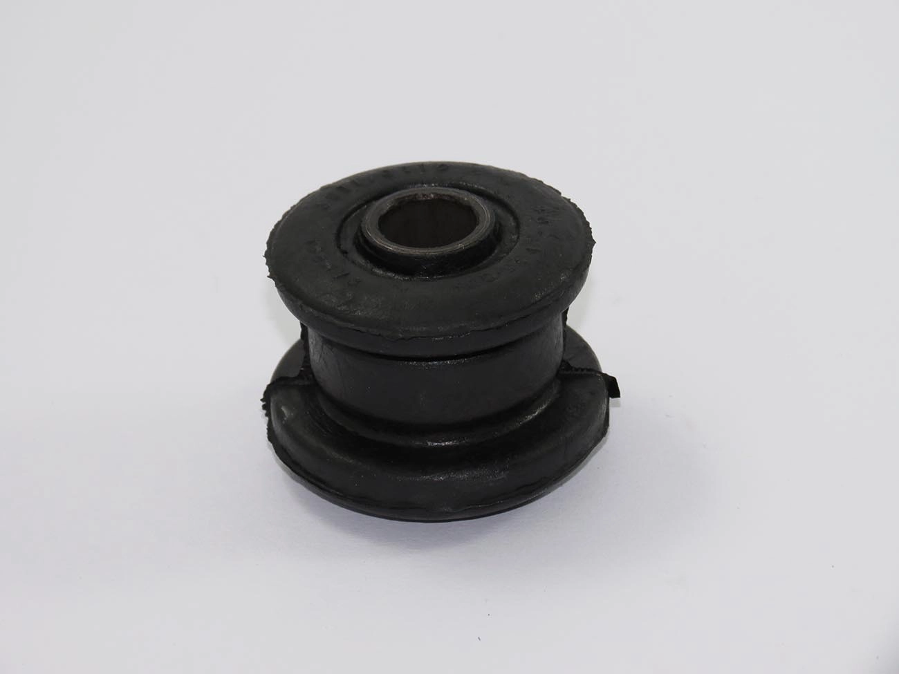 BUCHA BARRA TENSORA GM CORSA 94/98 SEDAN 95/98 WAGON 97/98 - SUSPENSÃO DIANTEIRA